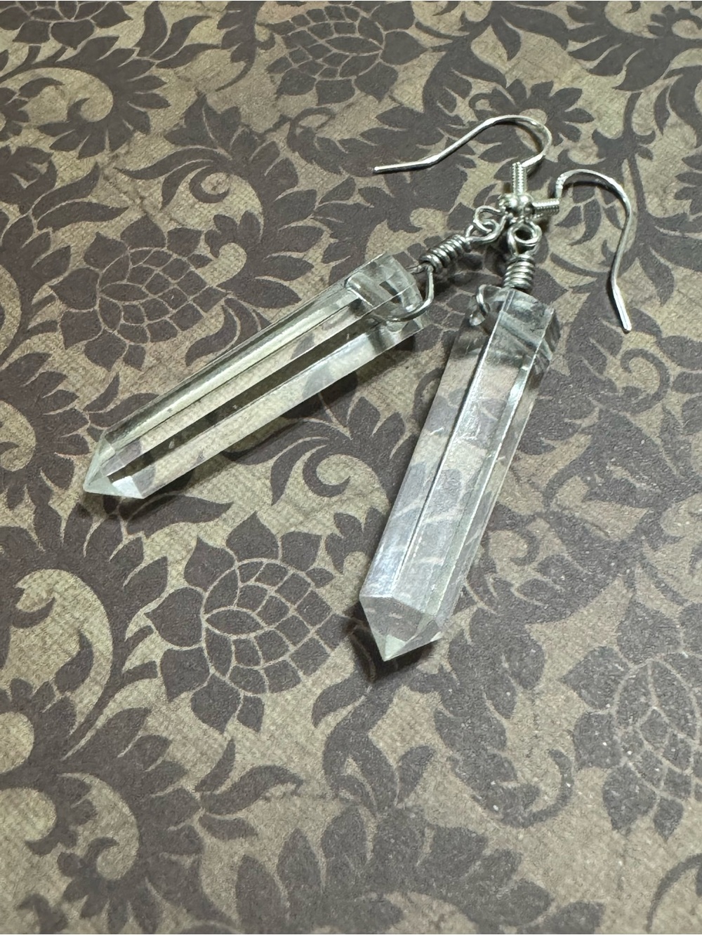 LUCITE CRYSTAL POINT SHAPE EARRINGS